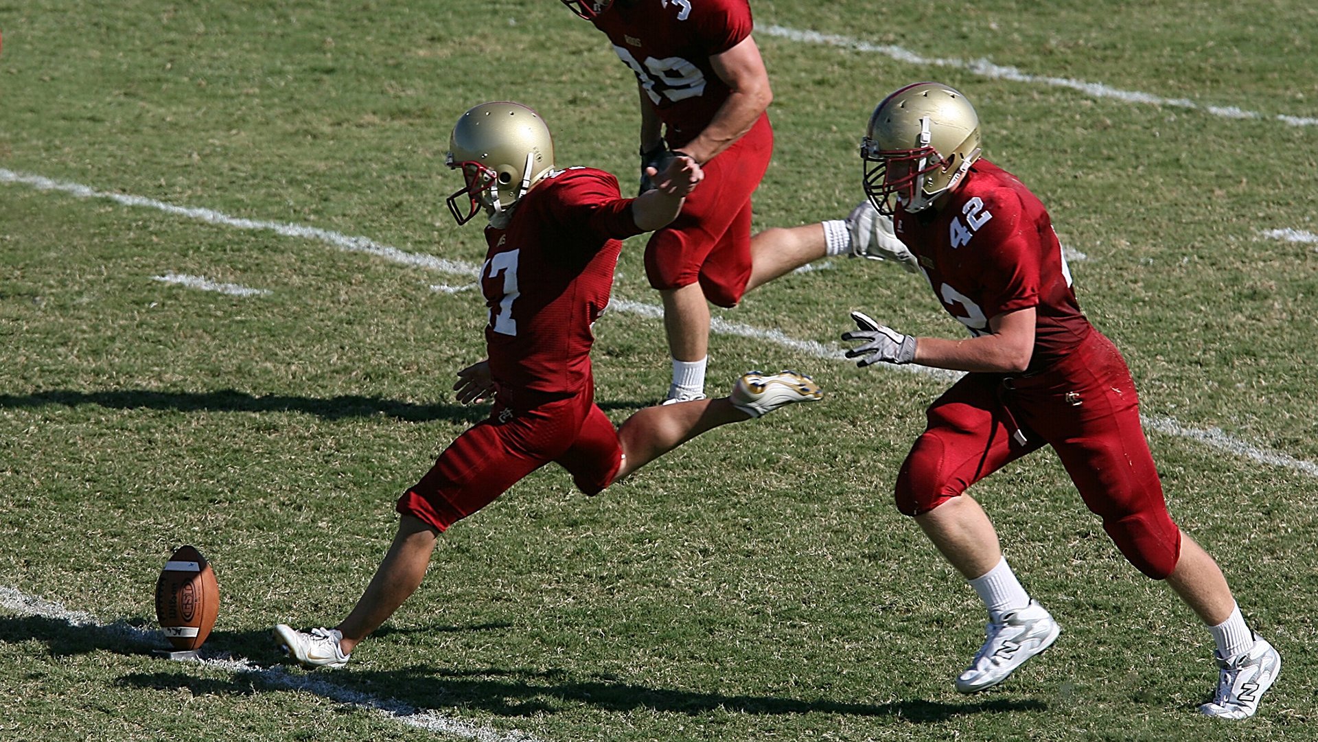 “冰雪王者：北极极寒赛段的速度传奇”，冰雪极地